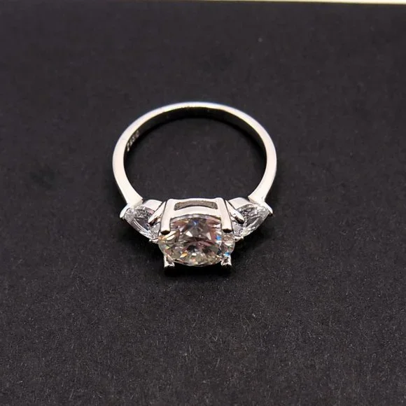 Awesome 3 Stone GRA Certified 2.80ctw Diamond Ring. Side Stones Cut As Heart's - Picture 7 of 15